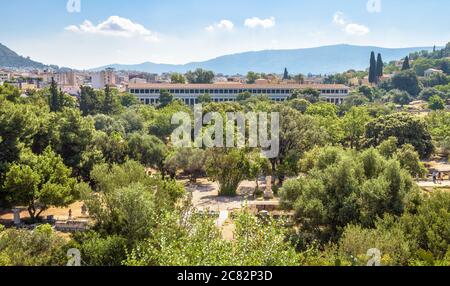 Paysage de l'Agora antique avec STOA d'Attalos à distance, Athènes, Grèce. Cet endroit est une attraction touristique célèbre à Athènes. Vue panoramique Banque D'Images