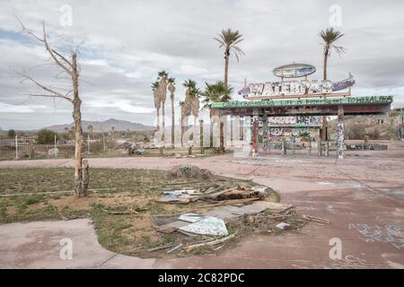 États-Unis, Californie, désert de Mojave, Newberry Springs, parc aquatique Lake Dolores, parc abandonné Banque D'Images