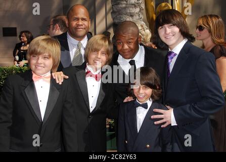 Cole Sprouse, Rondell Sheridan, Dylan Sprouse, Kyle Massey, Moises Arias et Mitchel Musso lors du 59ème Prix annuel d'Emmy des arts créatifs Primetime - arrivées au Shrine Auditorium de Los Angeles, CA. L'événement a eu lieu le samedi 8 septembre 2007. Photo par: SBM / PictureLux - référence du fichier # 34006-8660SBMPLX Banque D'Images