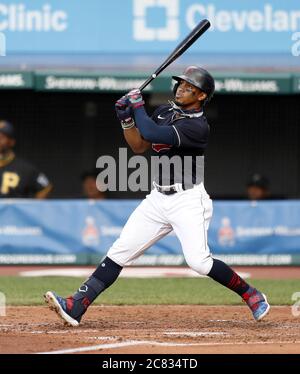 Cleveland, États-Unis. 20 juillet 2020. Cleveland Indians Francisco Lindor (12) frappe un double RBI lors du deuxième repas d'un jeu d'exposition contre les pirates de Pittsburgh au progressive Field à Cleveland, Ohio, le lundi 20 juillet 2020. La ligue majeure de baseball commence sa saison 2020 après la pandémie de COVID-19 qui a causé des mois de retards. Photo par Aaron Josefczyk/UPI crédit: UPI/Alay Live News Banque D'Images