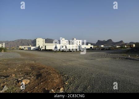 Paysage de la zone industrielle dans les montagnes d'oman. Oman village vie concept fond : Muscat, Oman Banque D'Images