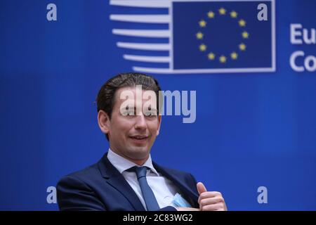 Bruxelles, Belgique. 21 juillet 2020. Le chancelier autrichien Sebastian Kurz arrive pour un sommet spécial de l'UE à Bruxelles, Belgique, le 20 juillet 2020. Les dirigeants de l'Union européenne (UE) ont conclu mardi un accord historique après quatre jours de négociations intensives sur un budget pour les sept prochaines années et un fonds de redressement massif dans le contexte de la pandémie COVID-19. (Union européenne/document via Xinhua) crédit : Xinhua/Alay Live News Banque D'Images