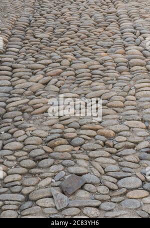 Gros plan vertical d'un chemin recouvert de pierres Banque D'Images