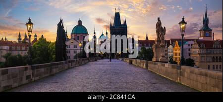 Prague, Pont Charles le matin Banque D'Images