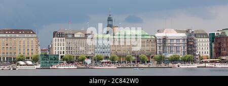 Panorama de Hambourg au Binnenalster. Bâtiments historiques à la Jungfernsteg. Banque D'Images
