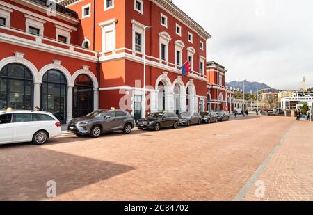 Lugano, Tessin, Suisse - 19 février 2020 : la gare de Lugano est la principale gare ferroviaire de la ville de Lugano, dans le canton suisse de Tic Banque D'Images