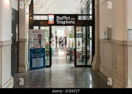 Lugano, Tessin, Suisse - 19 février 2020 : l'intérieur de la gare de Lugano est la principale gare de la ville de Lugano, dans le Clo suisse Banque D'Images