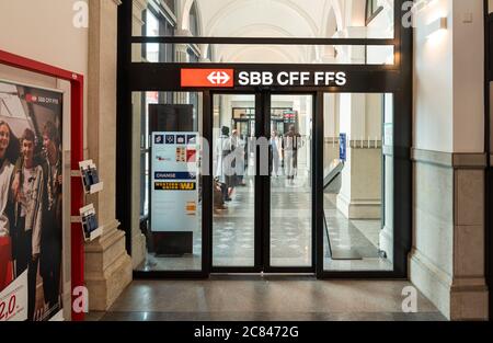 Lugano, Tessin, Suisse - 19 février 2020 : l'intérieur de la gare de Lugano est la principale gare de la ville de Lugano, dans le Clo suisse Banque D'Images