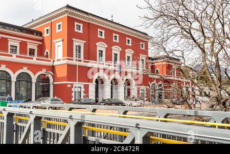 Lugano, Tessin, Suisse - 19 février 2020 : la gare de Lugano est la principale gare ferroviaire de la ville de Lugano, dans le canton suisse de Tic Banque D'Images