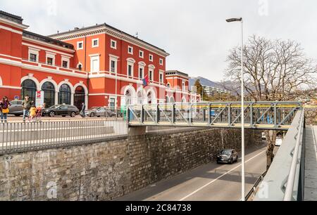 Lugano, Tessin, Suisse - 19 février 2020 : la gare de Lugano est la principale gare ferroviaire de la ville de Lugano, dans le canton suisse de Tic Banque D'Images