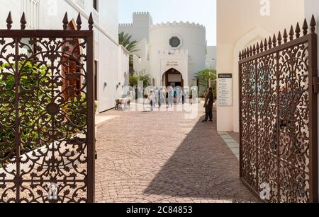 Muscat, Oman - 10 février 2020 : entrée du musée Bait Al Zubair situé dans le vieux Sultanat d'Oman. Banque D'Images