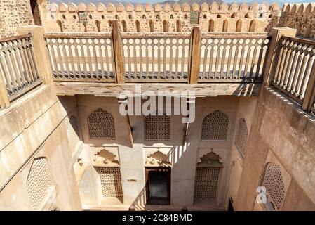 Vue d'en haut à l'intérieur du château de Jabreen à Bahla, Sultanat d'Oman Banque D'Images