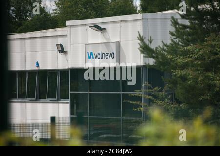 Livingston, Écosse, Royaume-Uni. 21 juillet 2020. Photo : l'usine de la société pharmaceutique Valneva, située à Livingston, en Écosse, développe un vaccin inactivé contre le virus et le gouvernement devrait contribuer au coût des essais cliniques. Des financements sont également en cours de négociation pour étendre le site écossais afin de permettre la production de jusqu'à 100 millions de doses pour le Royaume-Uni et le monde entier. Crédit : Colin Fisher/Alay Live News Banque D'Images