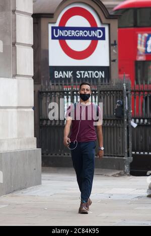 Londres, Royaume-Uni, 21 juillet 2020 : malgré le Premier ministre Boris Johnson qui exhorte les gens à retourner au travail, la City de Londres est presque déserte. Habituellement, il serait trrongé avec les travailleurs et les touristes un matin de semaine. Anna Watson/Alay Live News Banque D'Images