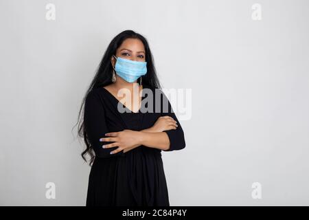 Femme indienne portant un masque de protection Covid Banque D'Images