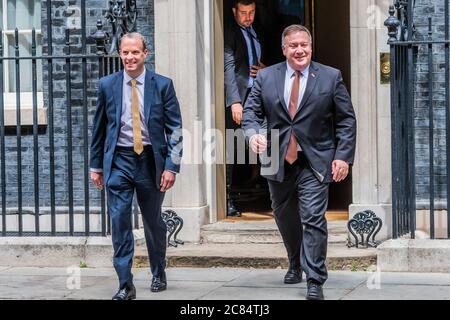 Londres, Royaume-Uni. 21 juillet 2020. Le secrétaire D'État AMÉRICAIN Michael R. Pompeo est à Downing Street pour rencontrer le premier ministre Boris Johnson et le secrétaire aux Affaires étrangères Dominic Raab pour discuter des priorités mondiales, y compris les plans de reprise économique COVID-19, les questions liées à la République populaire de Chine (P.R.C.) et à Hong Kong, ainsi qu'aux États-Unis et au Royaume-Uni Négociations d'un accord de libre-échange. Crédit : Guy Bell/Alay Live News Banque D'Images