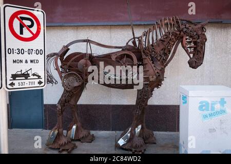 Sculpture mécanique de cheval, rue Centre Sud-Ouest, Calgary (Alberta), Canada. Banque D'Images