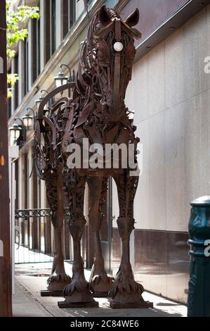 Sculpture mécanique de cheval, rue Centre Sud-Ouest, Calgary (Alberta), Canada. Banque D'Images