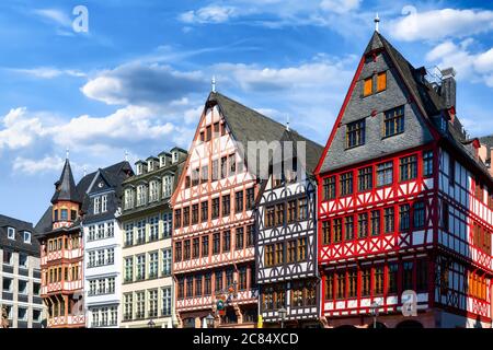 Belles façades à colombages sur le Römerberg à Francfort-sur-le-main, en Allemagne Banque D'Images