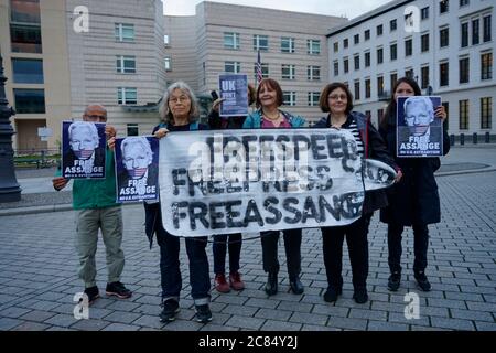 Impressionen: Protesttent gegen die Inhaftierung des Wikileaks Gruender Julian Assange vor der US-Botschaft, Pariser Platz, Berlin-Mitte (nur fuer redakt Banque D'Images