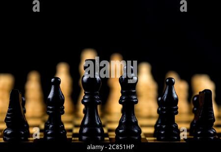 Pièces d'échecs sur une vue sélective du tableau d'échecs Banque D'Images