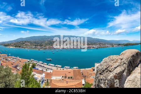 Poros dans une journée d'été en Grèce Banque D'Images