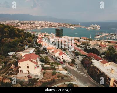 Split, Croatie - août 23 2018 : une photo du centre-ville de Split, Croatie, prise du côté du parc Marijan Banque D'Images