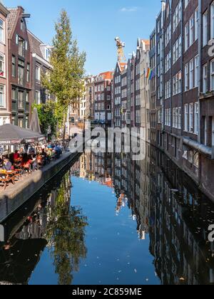 Amsterdam, pays-Bas - octobre 15 2018 : vue sur un canal dans le centre d'Amsterdam Banque D'Images
