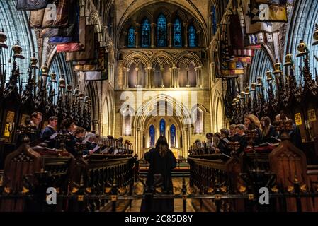 Dublin, Irlande - 31 décembre 2019 : répétition de chœur à l'intérieur de la cathédrale Saint-Patrick de Dublin, Irlande Banque D'Images