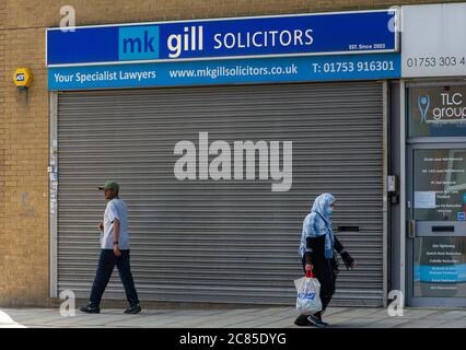 Slough, Berkshire, Royaume-Uni. 21 juillet 2020. De nombreuses entreprises de avocats continuent de travailler à distance avec leurs bureaux fermés jusqu'à nouvel ordre après le verrouillage du coronavirus. Crédit : Maureen McLean/Alay Banque D'Images