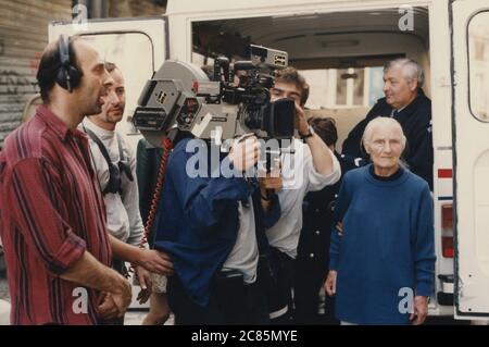 Chacun Cherche Son Chat Quand Le Chat Est A L Exterieur 1996 France Directeur Cedric Klapisch Garance Clavel Olivier Py Photo Stock Alamy