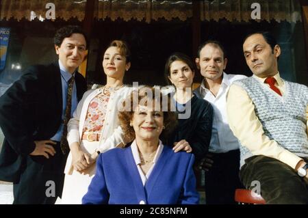 Un air de famille ressemblance année : 1996 France Directeur : Cédric Klapisch Wladimir Yordanoff, Catherine Frot, Agnes Jaoui, Jean-Pierre Darroussin, Jean-Pierre Bacri, Claire Maurier Banque D'Images