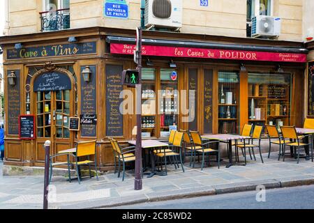 Très ancien bar dans le quartier latin de Paris Banque D'Images