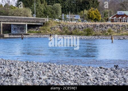 TURANGI, NOUVELLE-ZÉLANDE - 25 août 2018 : la célèbre rivière Tongariro à Turangi près du lac Taupo où les pêcheurs de mouche essaient de la truite arc-en-ciel Banque D'Images