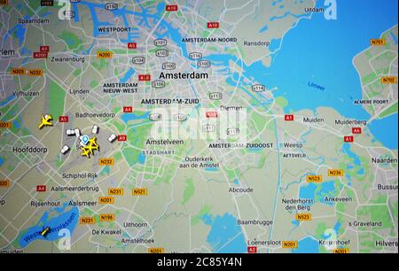 Trafic aérien sur Amsterdam aera, (20 juillet 2020, UTC 18 24), sur Internet avec le site Flightracar 24, pendant la pandémie du coronavirus Banque D'Images