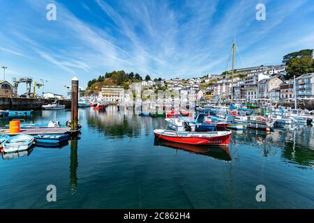 Port de pêche coloré. Luarca. Asturies. Luarca est bien connu pour sa belle architecture, ses paysages, sa gastronomie et ses attractions touristiques. Banque D'Images