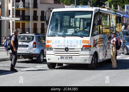 Les Angtres, France : 2020 19 juillet : cyclistes en course amateur la Cerdanya Tour à vélo 2020 à les angles, France. Banque D'Images