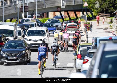 Les Angtres, France : 2020 19 juillet : cyclistes en course amateur la Cerdanya Tour à vélo 2020 à les angles, France. Banque D'Images