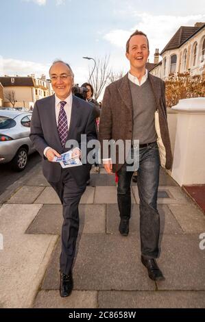 Brighton, 12 mars 2005: Le chef du Parti conservateur Michael Howard, membre de la Chambre, fait campagne à Brighton Banque D'Images