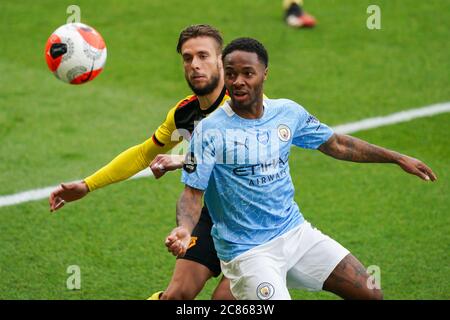 Watford, Royaume-Uni. 21 juillet 2020. Raheem Sterling de Man City lors du match de première ligue entre Watford et Manchester City à Vicarage Road, Watford, Angleterre, le 21 juillet 2020. Les stades de football autour de l'enceinte restent vides en raison de la pandémie Covid-19, car les lois de distanciation sociale du gouvernement interdisent aux supporters de se trouver dans les lieux, ce qui entraîne le jeu de tous les matchs derrière des portes fermées jusqu'à nouvel ordre. Photo d'Andy Rowland. Crédit : images Prime Media/Alamy Live News Banque D'Images