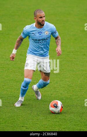 Watford, Royaume-Uni. 21 juillet 2020. Kyle Walker de Man City lors du match de première ligue entre Watford et Manchester City à Vicarage Road, Watford, Angleterre, le 21 juillet 2020. Les stades de football autour de l'enceinte restent vides en raison de la pandémie Covid-19, car les lois de distanciation sociale du gouvernement interdisent aux supporters de se trouver dans les lieux, ce qui entraîne le jeu de tous les matchs derrière des portes fermées jusqu'à nouvel ordre. Photo d'Andy Rowland. Crédit : images Prime Media/Alamy Live News Banque D'Images