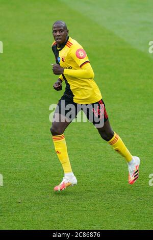 Watford, Royaume-Uni. 21 juillet 2020. Abdoulaye Doucours de Watford lors du match de la première Ligue entre Watford et Manchester City à Vicarage Road, Watford, Angleterre, le 21 juillet 2020. Les stades de football autour de l'enceinte restent vides en raison de la pandémie Covid-19, car les lois de distanciation sociale du gouvernement interdisent aux supporters de se trouver dans les lieux, ce qui entraîne le jeu de tous les matchs derrière des portes fermées jusqu'à nouvel ordre. Photo d'Andy Rowland. Crédit : images Prime Media/Alamy Live News Banque D'Images