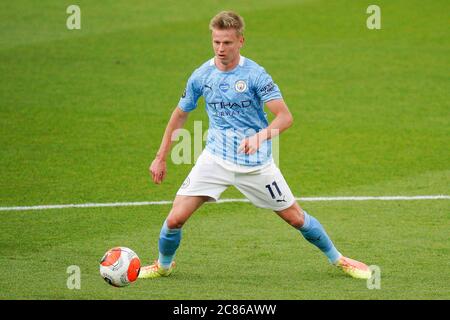 Watford, Royaume-Uni. 21 juillet 2020. Oleksandr Zinchenko de Man City lors du match de première ligue entre Watford et Manchester City à Vicarage Road, Watford, Angleterre, le 21 juillet 2020. Les stades de football autour de l'enceinte restent vides en raison de la pandémie Covid-19, car les lois de distanciation sociale du gouvernement interdisent aux supporters de se trouver dans les lieux, ce qui entraîne le jeu de tous les matchs derrière des portes fermées jusqu'à nouvel ordre. Photo d'Andy Rowland. Crédit : images Prime Media/Alamy Live News Banque D'Images