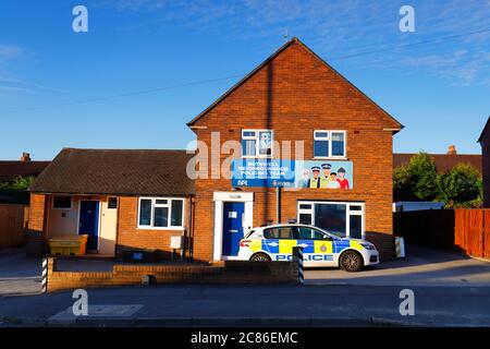 Le poste de police de Rothwell, sur la route Haigh, à Leeds est, n'est plus ouvert au public. Banque D'Images