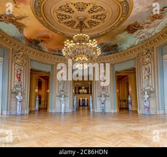 Paris, France - 06 19 2020 : vue sur l'intérieur de l'Opéra Garnier de Paris Banque D'Images