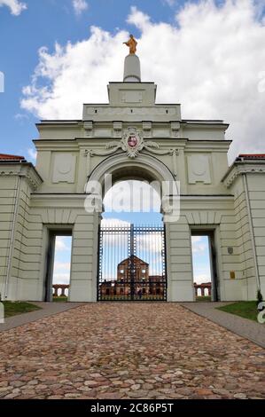 La porte d'entrée du palais et grand ensemble de la famille Sapieha - Palais Ruzhany, Biélorussie Banque D'Images