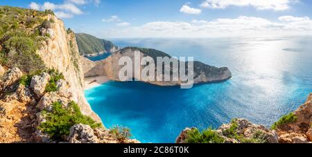 Vue panoramique sur la plage de Navagio (plage de Shipwreck) à Zakynthos, Grèce Banque D'Images