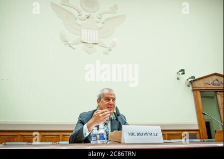 Washington, États-Unis d'Amérique. 21 juillet 2020. Ian Brownlee, sous-secrétaire principal adjoint, Bureau des affaires consulaires, département d'État des États-Unis comparaît devant une audience de la Commission des affaires étrangères de la Chambre des États-Unis intitulée « les affaires consulaires et la crise COVID-19 : Évaluation de la réponse du Département d'État à la pandémie dans le bâtiment du bureau de Rayburn House à Capitol Hill à Washington, DC., le mardi 21 juillet 2020. Credit: Rod Lamkey/CNP | usage dans le monde crédit: dpa/Alay Live News Banque D'Images