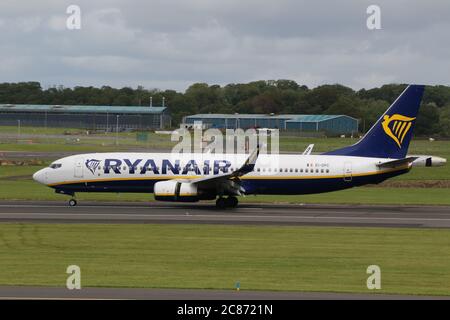 EI-DHY, un Boeing 737-8AS exploité par la compagnie aérienne Budget Ryanair, à l'aéroport international de Prestwick dans le Ayrshire. Banque D'Images