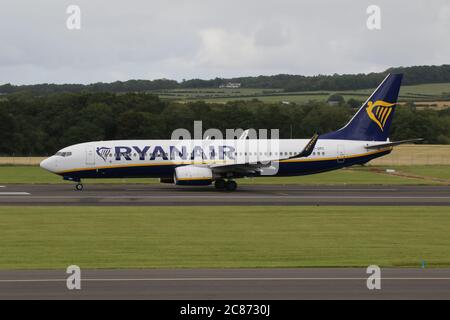 EI-DHY, un Boeing 737-8AS exploité par la compagnie aérienne Budget Ryanair, à l'aéroport international de Prestwick dans le Ayrshire. Banque D'Images